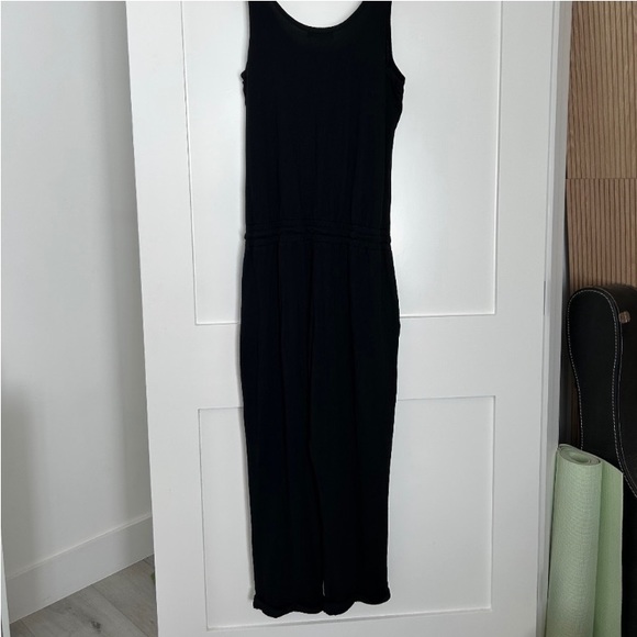 Capri Scoop Neck Theo Jumpsuit with Pockets - Picture 5 of 8